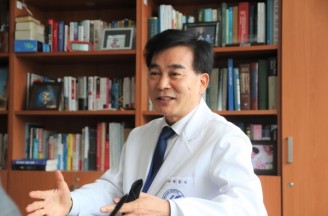 [인터뷰] 한국 현대의학 100년사에 개인으로 가장 크게 성공한 사람