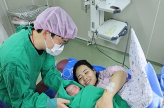 [단독] 크리스마스 이브 '3代가 분만실'..