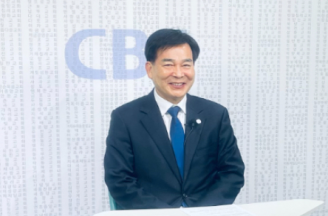 생명을 품은 손, 경남을 품은 마음…1만 명의 아이 웃음 준 병원장, 하충식 의장의 나눔 이야기